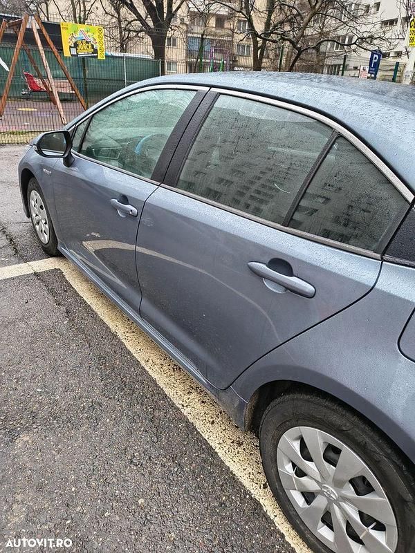 Second-hand Toyota Corolla 99 CP (72 kW) 2020 Culoarealbastru Berlinǎ