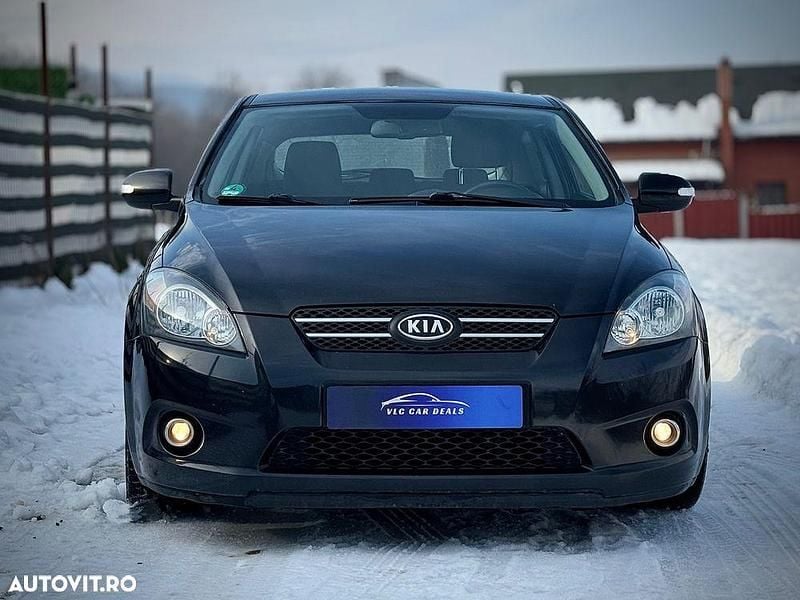 Second-hand Kia Ceed Spirit 128 CP (94 kW) 2010 Culoarenegru Hatchback