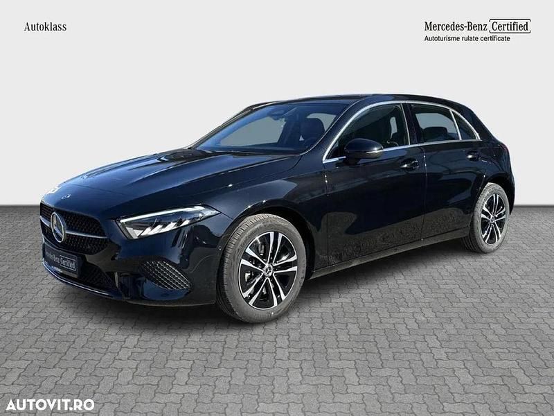 Culoarenegru Utilizat 2023 Mercedes A250 Hatchback | 31.820 EUR (Preț bun) - Imagine 1/3