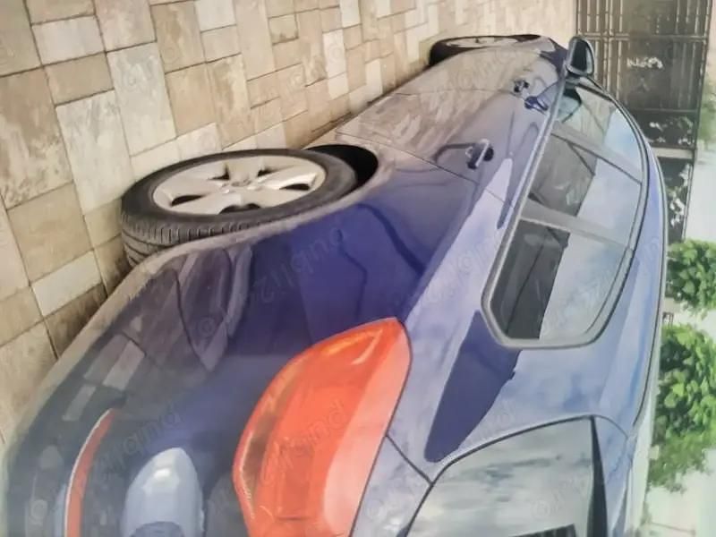 Albastru Utilizat 2011 Opel Astra Break | 4.300 EUR (Preț OK) - Imagine 1/3