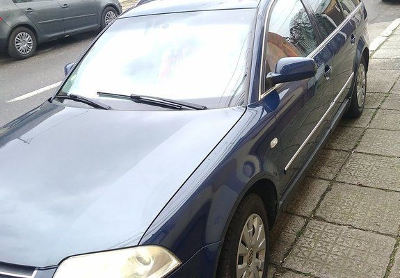 Albastru Utilizat 2002 VW Passat Break | 2.000 EUR (Preț OK) - Imagine 1/4