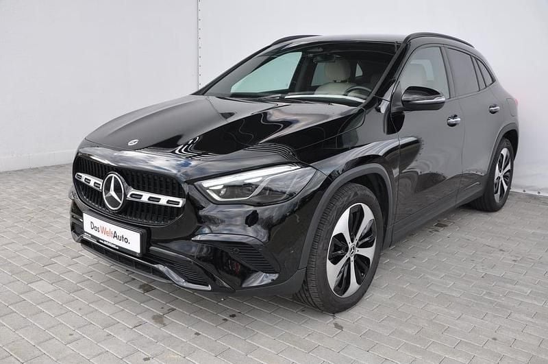 Culoarenegru Utilizat 2024 Mercedes GLA200 SUV | 42.350 EUR (Scump) - Imagine 1/4