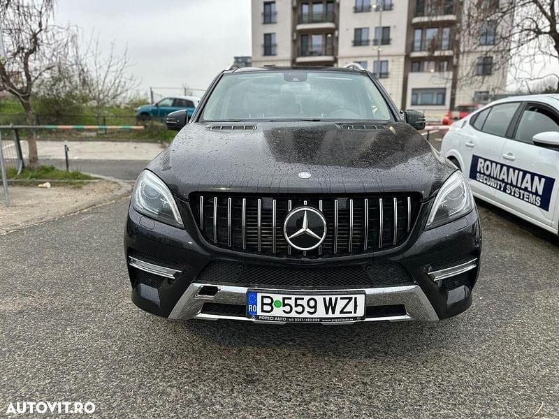 Culoarenegru Utilizat 2012 Mercedes ML350 SUV | 16.800 EUR (Preț OK) - Imagine 1/4