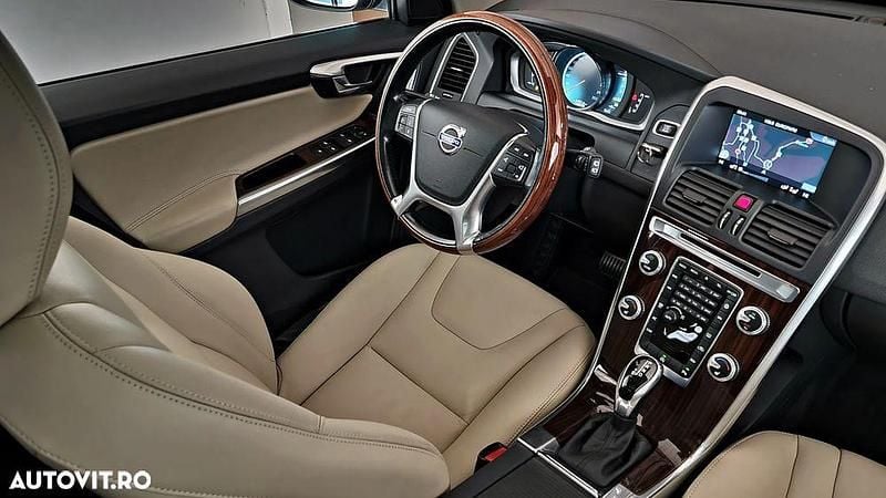 Second-hand Volvo XC60 Summum 181 CP (133 kW) 2015 Culoarealbastru SUV