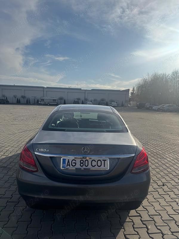 Second-hand Mercedes C180 120 CP (88 kW) 2016 Berlinǎ