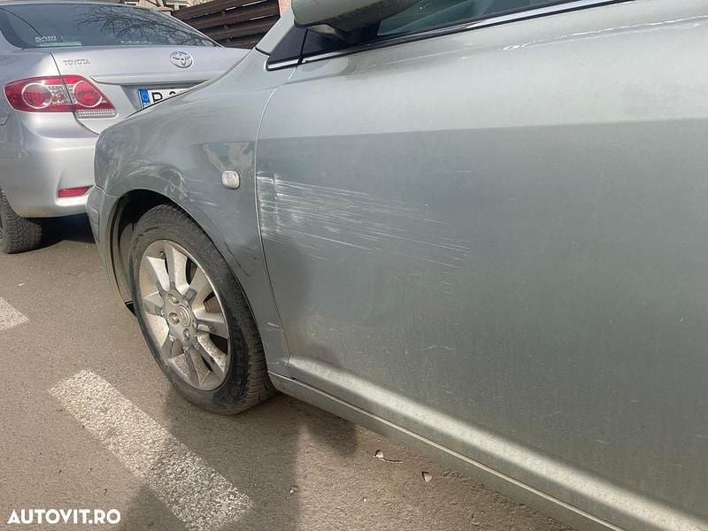 Second-hand Toyota Avensis Business Edition 150 CP (110 kW) 2005 Culoareverde Berlinǎ