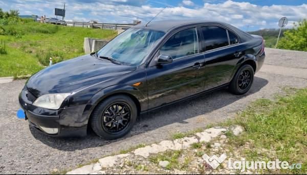 Negru Utilizat 2001 Ford Mondeo Hatchback | 6.500 EUR - Imagine 1/4