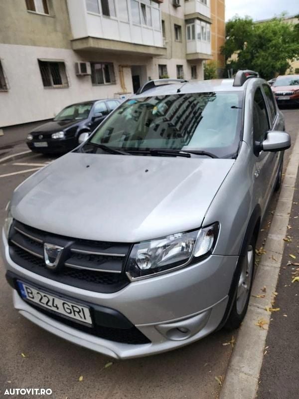 Gri Utilizat 2015 Dacia Sandero Hatchback | 4.800 EUR (Super Preț) - Imagine 1/4