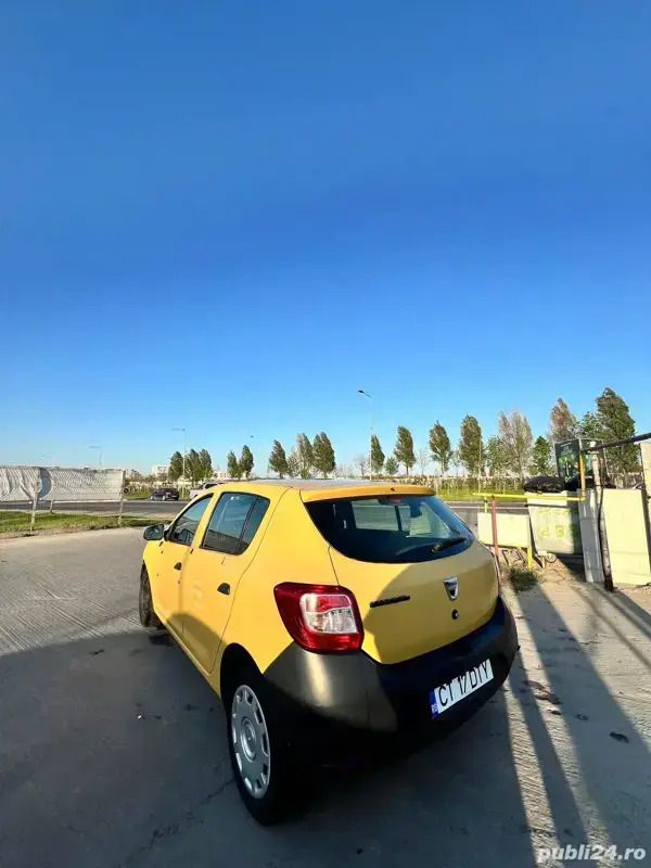 Utilizat 2015 Dacia Sandero Hatchback | 1.890 EUR - Imagine 1/4