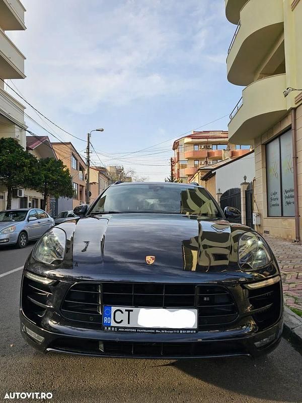 Culoarenegru Utilizat 2018 Porsche Macan SUV | 35.000 EUR (Super Preț) - Imagine 1/4