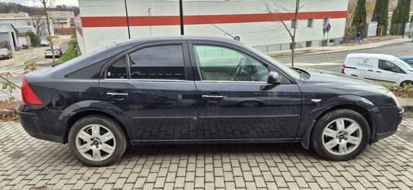 Albastru Utilizat 2003 Ford Mondeo Berlinǎ | 500 EUR (Super Preț) - Imagine 1/4