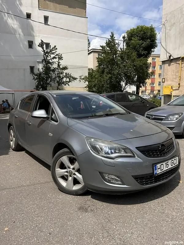Gri Utilizat 2010 Opel Astra Hatchback | 3.500 EUR (Preț OK) - Imagine 1/4