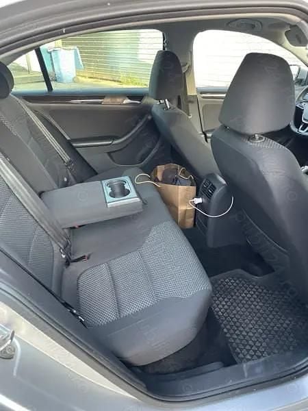 Second-hand VW Jetta 110 CP (80 kW) 2016 Argintiu Berlinǎ