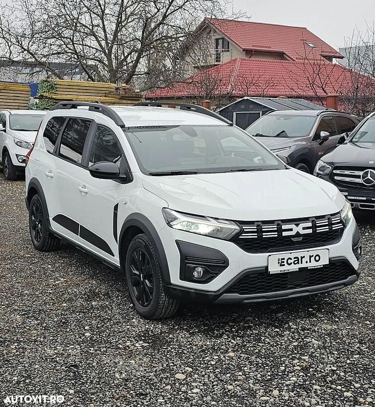 Second-hand Dacia Jogger Extreme 110 CP (80 kW) 2023 Culoarealb Monovolum