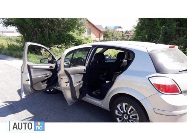 Second-hand Opel Astra 90 CP (66 kW) 2006 Gri Hatchback