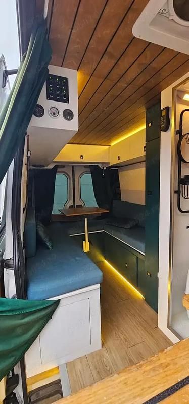 Second-hand VW Crafter 110 CP (80 kW) 2015 Alb Van