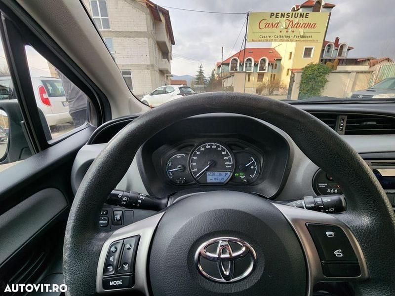 Second-hand Toyota Yaris Hybrid 73 CP (53 kW) 2019 Culoarealb