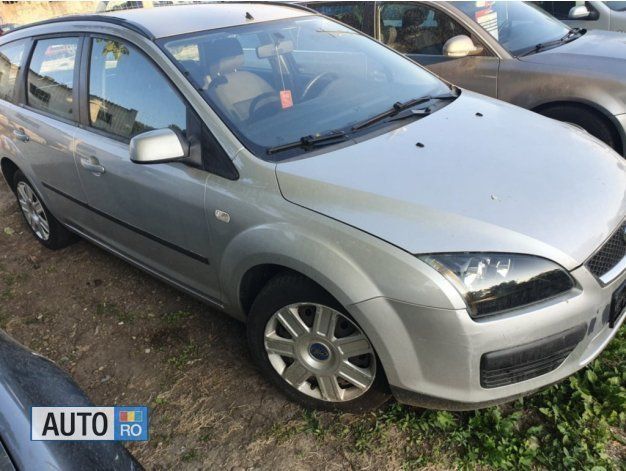 Argintiu Utilizat 2005 Ford Focus Break | 1.999 EUR (Puțin scump) - Imagine 1/4
