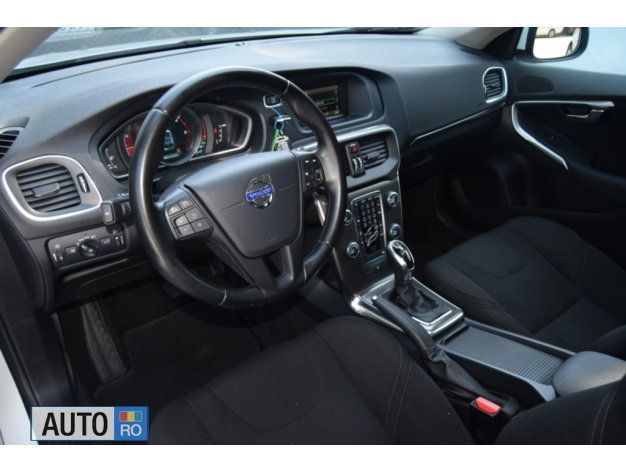 Second-hand Volvo V40 115 CP (84 kW) 2013 Alb Break