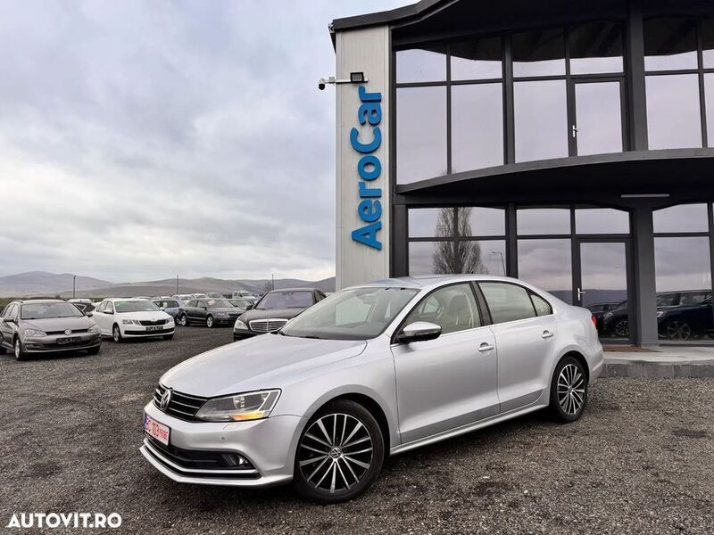 Gri Utilizat 2015 VW Jetta Berlinǎ | 11.990 EUR (Scump) - Imagine 1/4