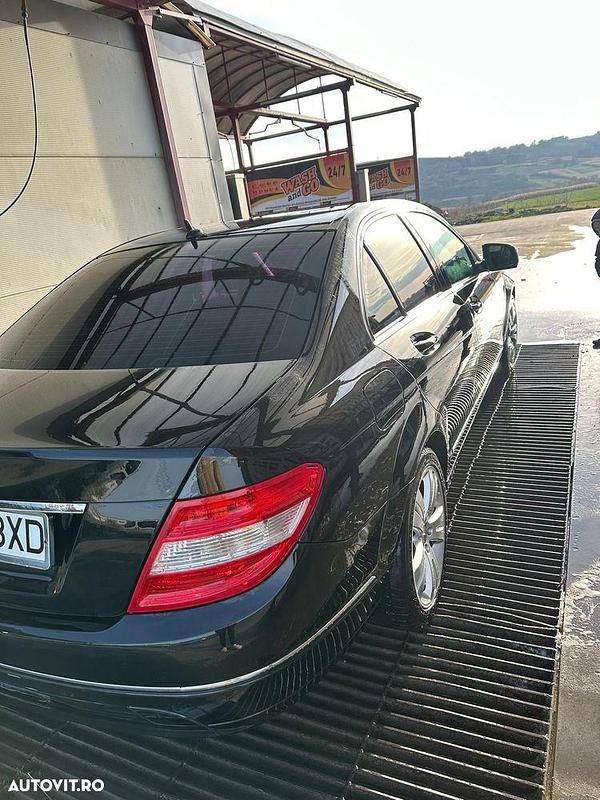 Culoarenegru Utilizat 2007 Mercedes C220 Elegance Berlinǎ | 4.900 EUR (Preț OK) - Imagine 1/4