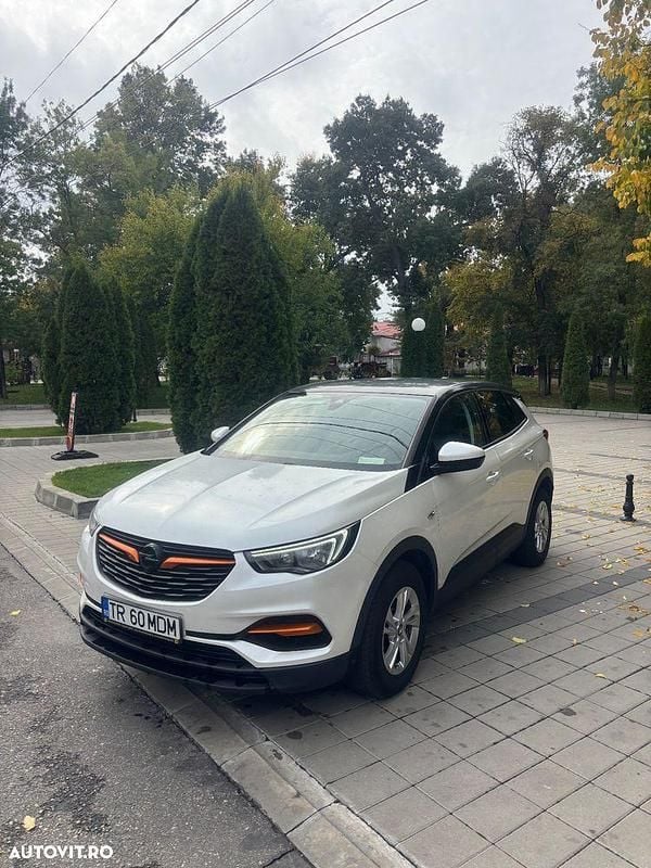 Culoarealb Utilizat 2018 Opel Grandland X SUV | 12.500 EUR (Preț OK) - Imagine 1/4