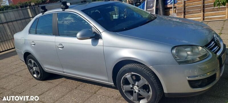 Gri Utilizat 2007 VW Jetta Comfortline Berlinǎ | 3.800 EUR (Preț OK) - Imagine 1/4