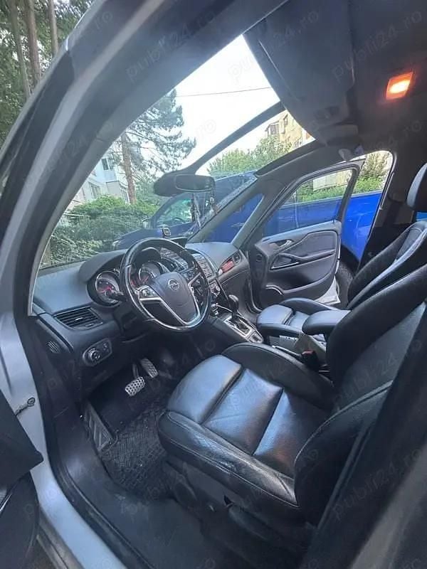 Second-hand Opel Zafira 163 CP (119 kW) 2012 Monovolum