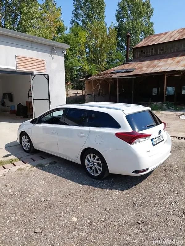 Utilizat 2016 Toyota Auris Hatchback | 11.000 EUR - Imagine 1/2
