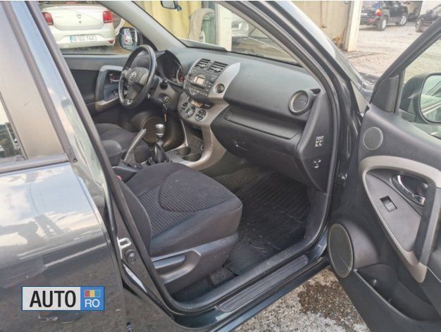 Maro Utilizat 2007 Toyota RAV4 SUV | 5.999 EUR (Preț OK) - Imagine 1/4