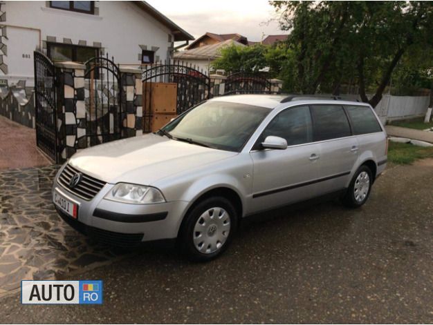 Argintiu Utilizat 2002 VW Passat Hatchback | 2.390 EUR (Preț OK) - Imagine 1/4