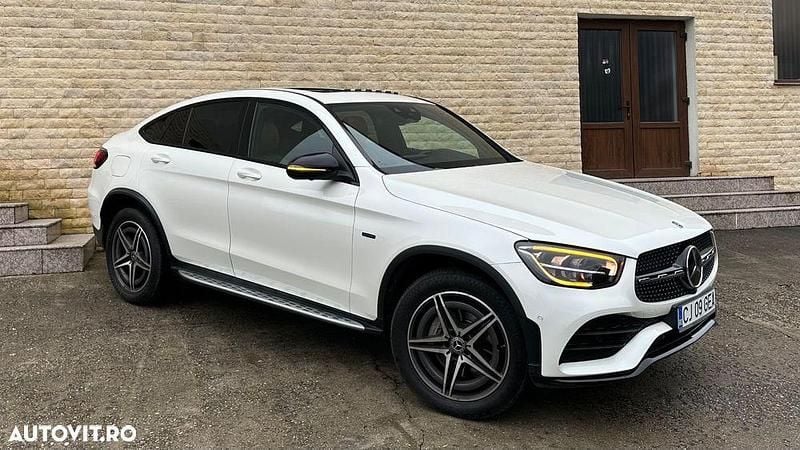 Culoarealb Utilizat 2020 Mercedes GLC350 AMG line Coupe | 34.900 EUR (Puțin scump) - Imagine 1/4