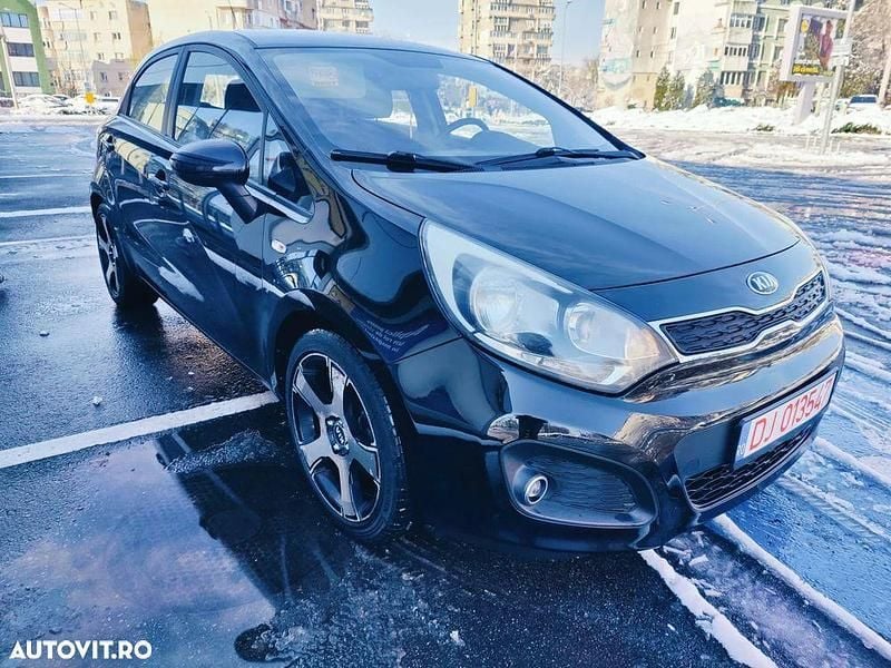 Culoarenegru Utilizat 2014 Kia Rio Hatchback | 4.290 EUR (Super Preț) - Imagine 1/4