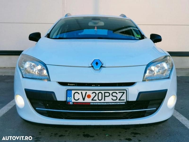 Culoarealb Utilizat 2011 Renault Mégane GrandTour Bose Edition Break | 3.999 EUR (Preț bun) - Imagine 1/4