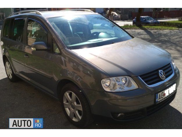 Gri Utilizat 2005 VW Touran Monovolum | 3.500 EUR (Preț OK) - Imagine 1/4