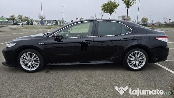 Second-hand Toyota Camry 218 CP (160 kW) 2020 Negru Berlinǎ