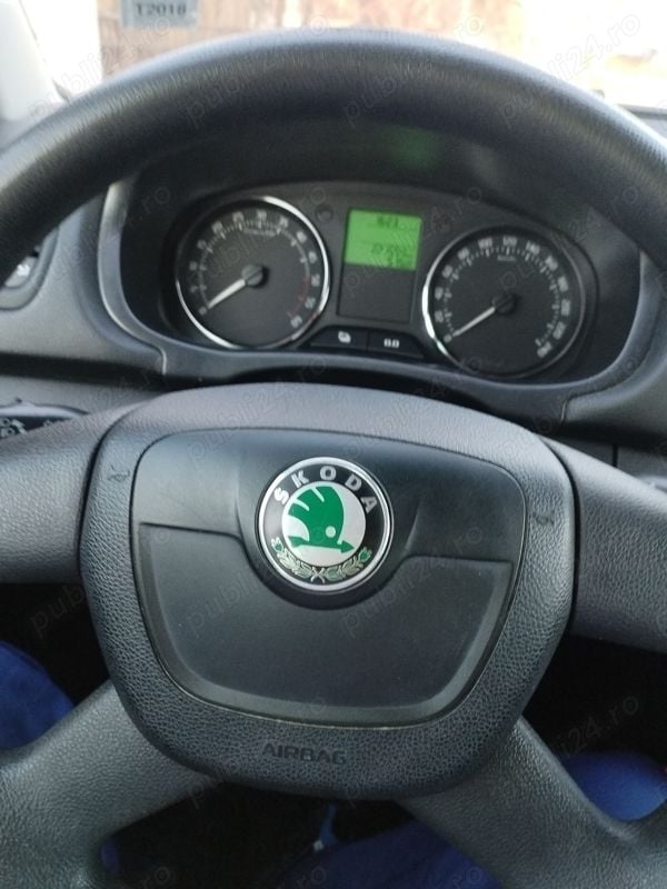 Gri Utilizat 2012 Skoda Fabia Hatchback | 2.999 EUR (Super Preț) - Imagine 1/4