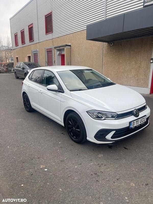 Second-hand VW Polo Life 95 CP (69 kW) 2024 Culoarealb Hatchback