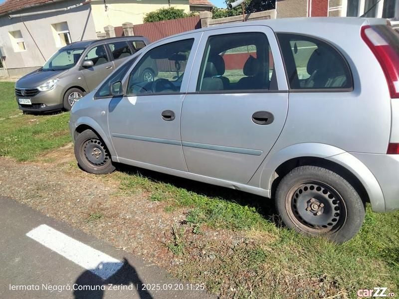 Utilizat 2003 Opel Meriva Monovolum | 700 EUR (Super Preț) - Imagine 1/4