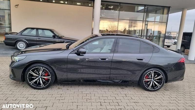 Nouă BMW 530e Shadowline 299 CP (219 kW) 2025 Culoaregri Berlinǎ