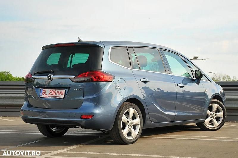 Second-hand Opel Zafira Tourer Cosmo 135 CP (99 kW) 2014 Culoarealbastru Monovolum