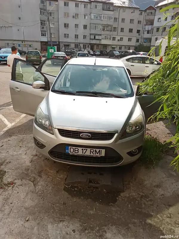 Utilizat 2009 Ford Focus Hatchback | 3.100 EUR (Preț OK) - Imagine 1/4