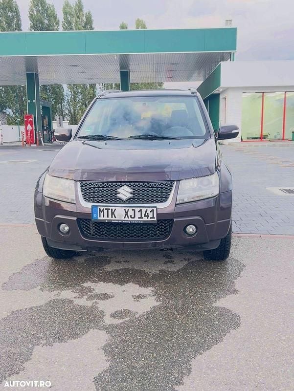 Culoarealte culori Utilizat 2010 Suzuki Grand Vitara Comfort SUV | 5.400 EUR (Preț bun) - Imagine 1/4