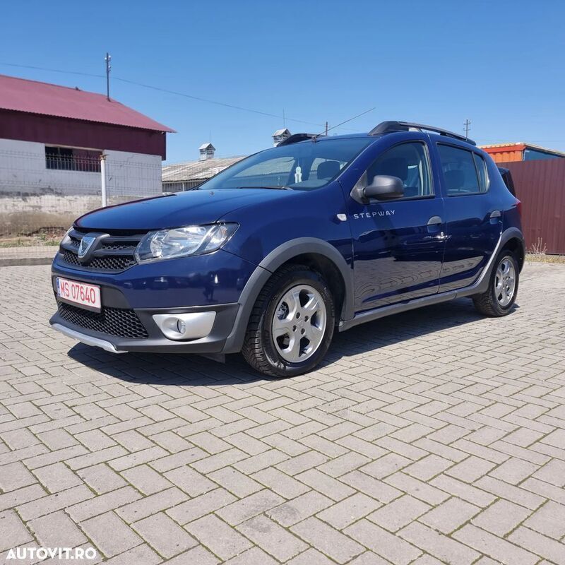 Albastru Utilizat 2013 Dacia Sandero Lauréate Hatchback | 3.650 EUR (Preț OK) - Imagine 1/4