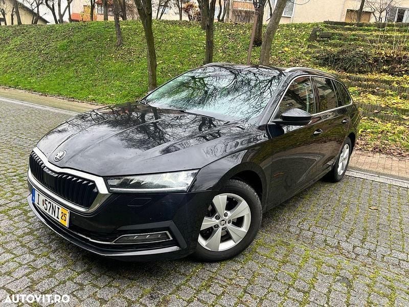 Culoarenegru Utilizat 2020 Skoda Octavia First Edition Break | 14.200 EUR (Preț bun) - Imagine 1/4