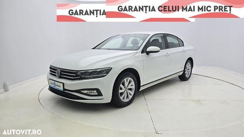 Culoarealb Utilizat 2021 VW Passat Comfortline Berlinǎ | 16.950 EUR (Preț bun) - Imagine 1/3