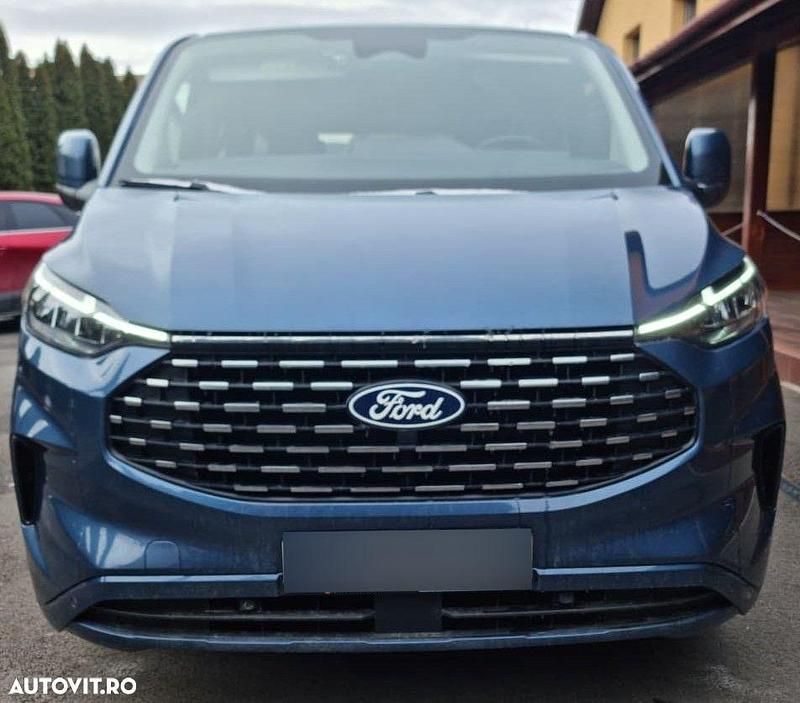 Second-hand Ford Tourneo Titanium 170 CP (125 kW) 2024 Culoarealbastru Van