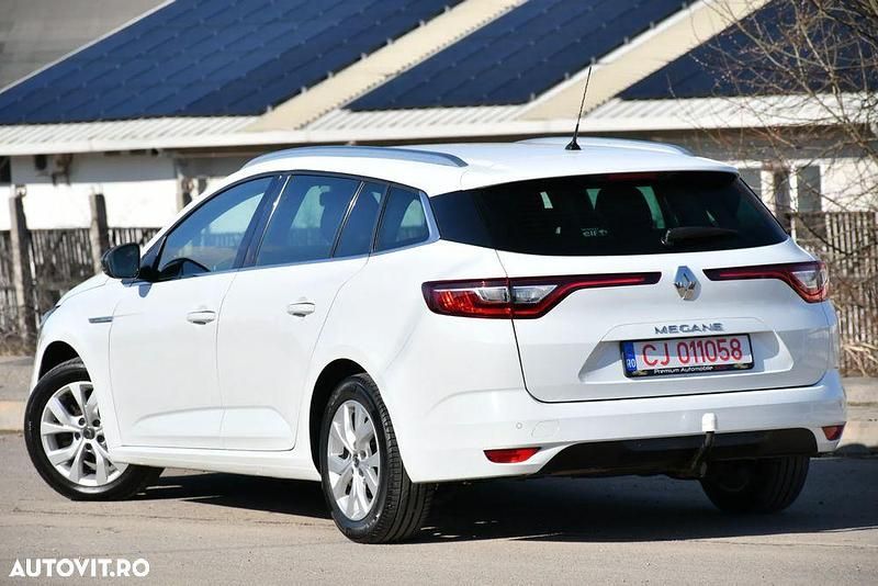 Second-hand Renault Mégane GrandTour Expression 85 CP (62 kW) 2019 Culoarealb Break