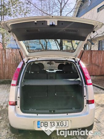 Second-hand Opel Meriva 111 CP (81 kW) 2004 Argintiu Monovolum