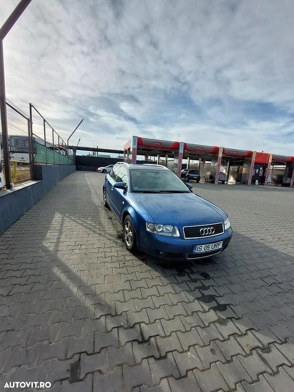 Culoarealbastru Second-hand 2004 Audi A4 Break | 1.700 EUR (Preț bun) - Imagine 1/4